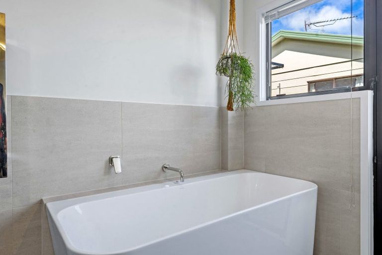Photo of property in 10 Ardern Avenue, Stanmore Bay, Whangaparaoa, 0932