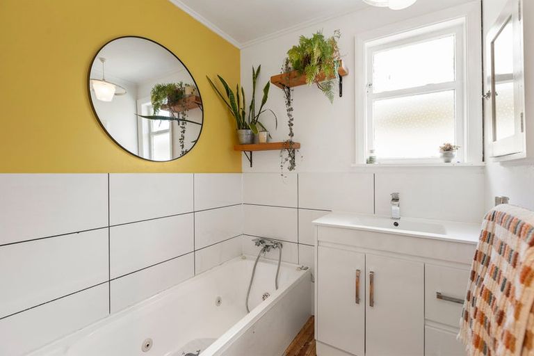 Photo of property in 98 Ironside Road, Johnsonville, Wellington, 6037