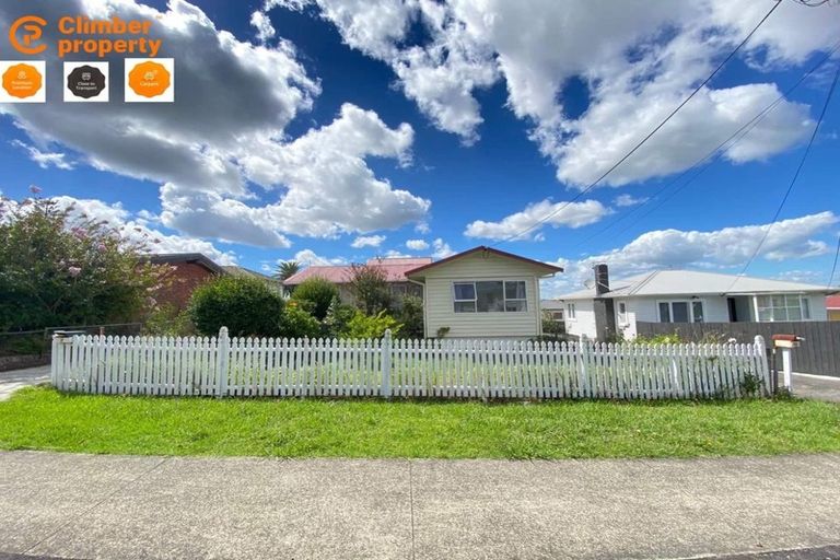 Photo of property in 2/2 Aotea Road, Glen Eden, Auckland, 0602