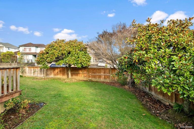 Photo of property in 1/2 Stoneleigh Court, Sunnynook, Auckland, 0632