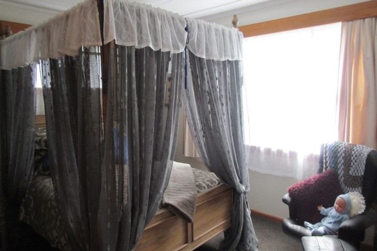 Photo of property in 85 Timaru Road, Waimate, 7924