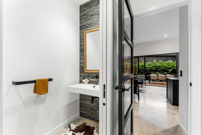 Photo of property in 72 Point Wells Road, Point Wells, 0986