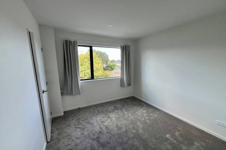 Photo of property in 17 Paetai Lane, Te Atatu Peninsula, 0610