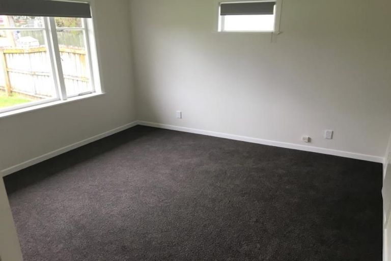 Photo of property in 16 Beaubank Road, Kelston, Auckland, 0602