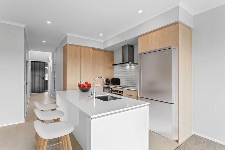 Photo of property in 28 Cambie Avenue, Red Beach, 0932