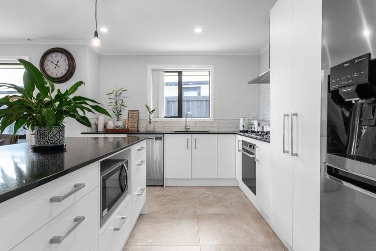 Photo of property in 32 Oralee Terrace, Peacocke, Hamilton, 3206