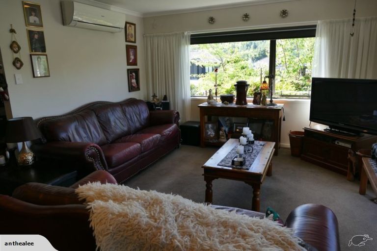 Photo of property in 8 Greenstone Grove, Brown Owl, Upper Hutt, 5018