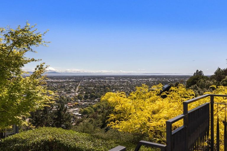 Photo of property in 16 Iles Lane, Cashmere, Christchurch, 8022