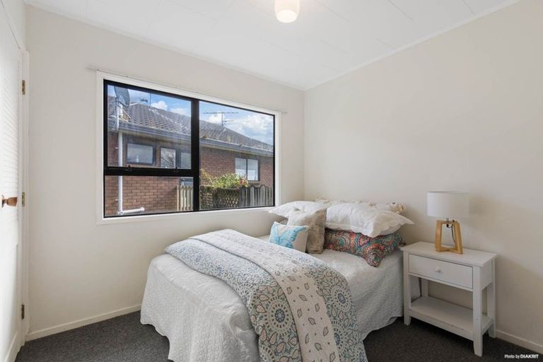 Photo of property in 27 Barbados Drive, Unsworth Heights, Auckland, 0632