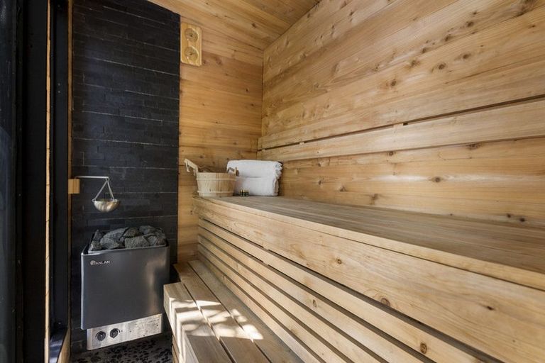 Photo of property in 39 Taylor Terrace, Tawa, Wellington, 5028