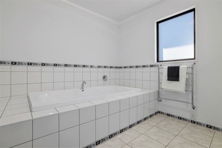 Photo of property in 15 Thurlestone Place, Burnside, Christchurch, 8053