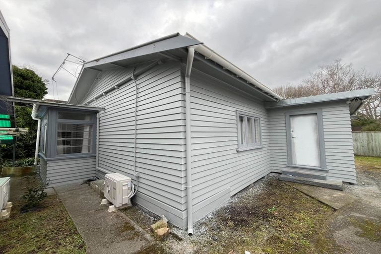 Photo of property in 88 Queenwood Road, Levin, 5510