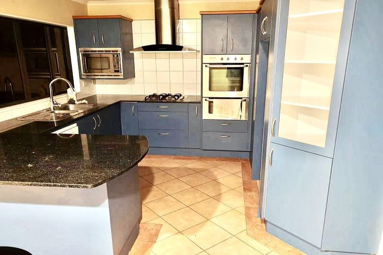 Photo of property in 8 Canonbie Place, East Tamaki Heights, Auckland, 2016