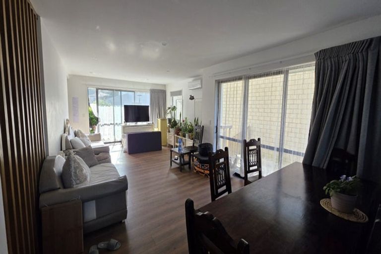 Photo of property in 15c Cessna Crescent, Mangere, Auckland, 2022