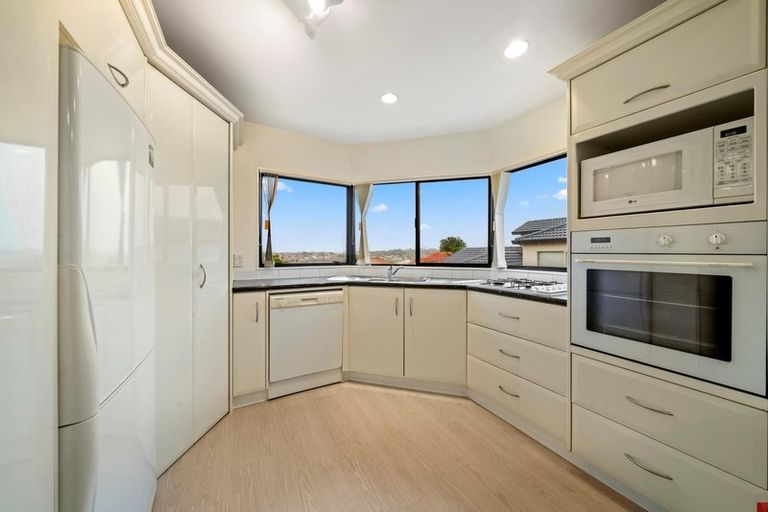 Photo of property in 1/27 Tumbridge Place, Somerville, Auckland, 2014