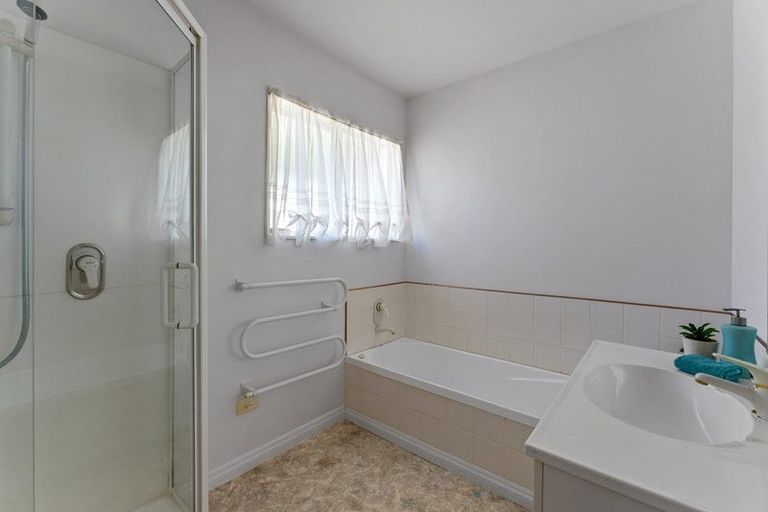 Photo of property in 3 Beach Road, Manly, Whangaparaoa, 0930