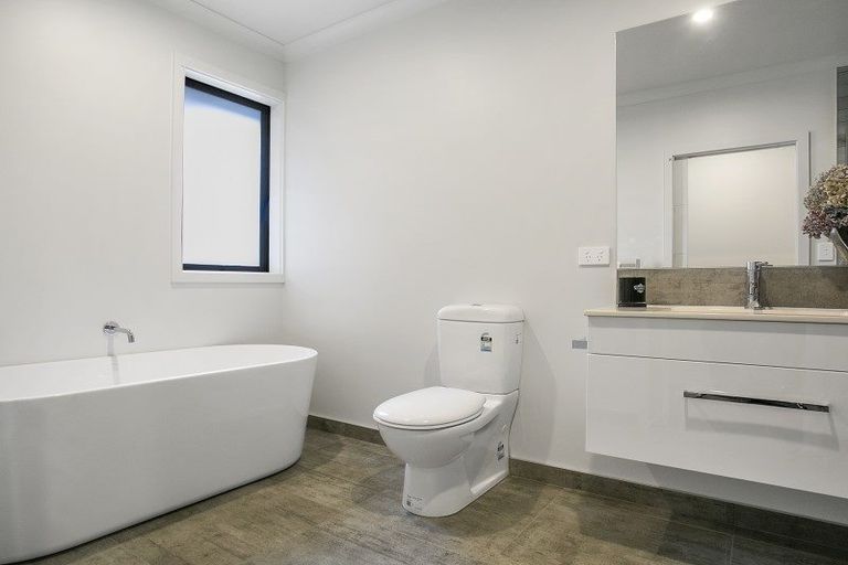 Photo of property in 35 Tulip Drive, Cambridge, 3434