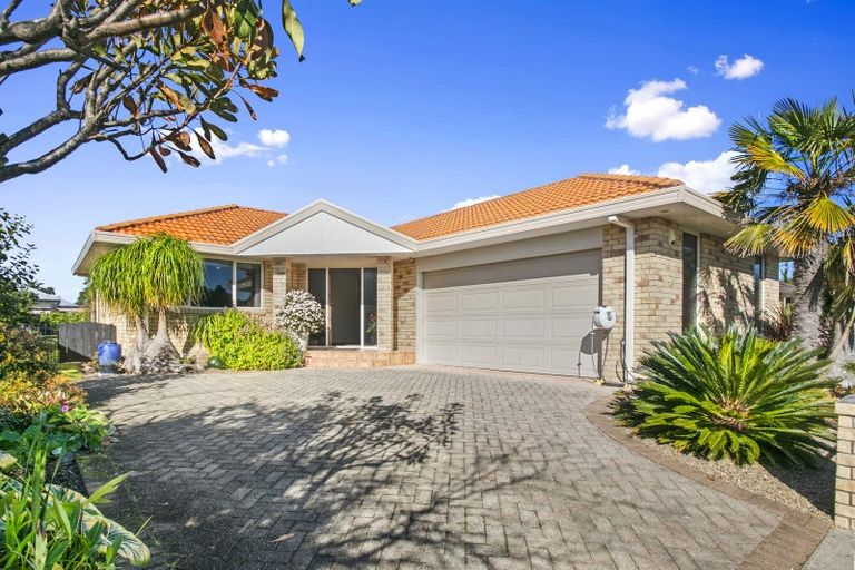 Photo of property in 111 Everitt Crescent, Whangamata, 3620