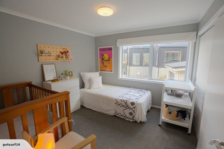 Photo of property in 26 Rarangi Way, Owhiro Bay, Wellington, 6023