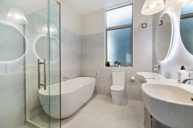 Photo of property in 6 Whitbourn Place, Fernhill, Queenstown, 9300