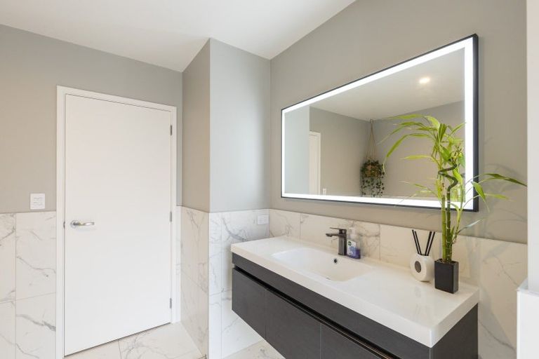 Photo of property in 519 Mangorei Road, Highlands Park, New Plymouth, 4312