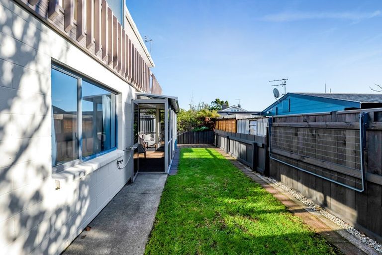 Photo of property in 2/65 Northgate, Strandon, New Plymouth, 4312