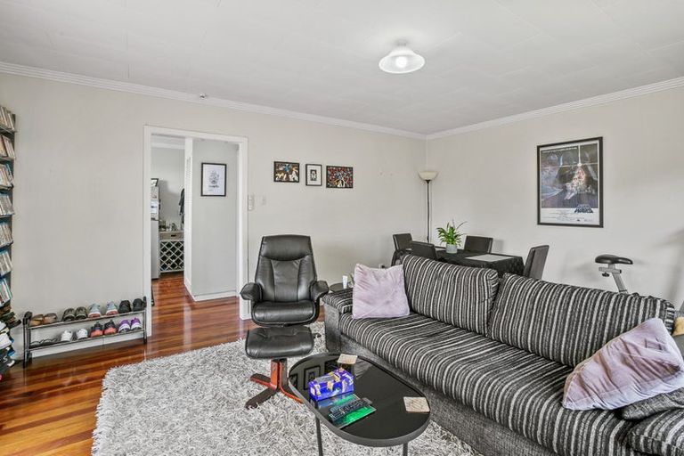 Photo of property in 16 Mangorei Road, Strandon, New Plymouth, 4312