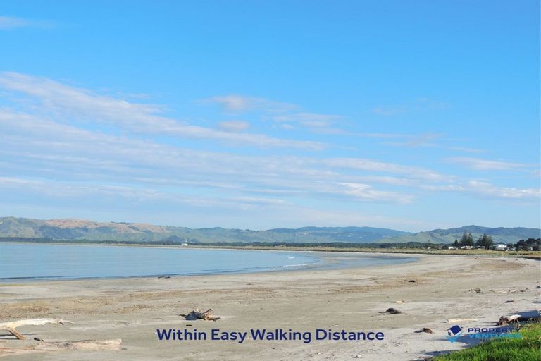 Photo of property in 138 Newcastle Street, Mahia, 4198