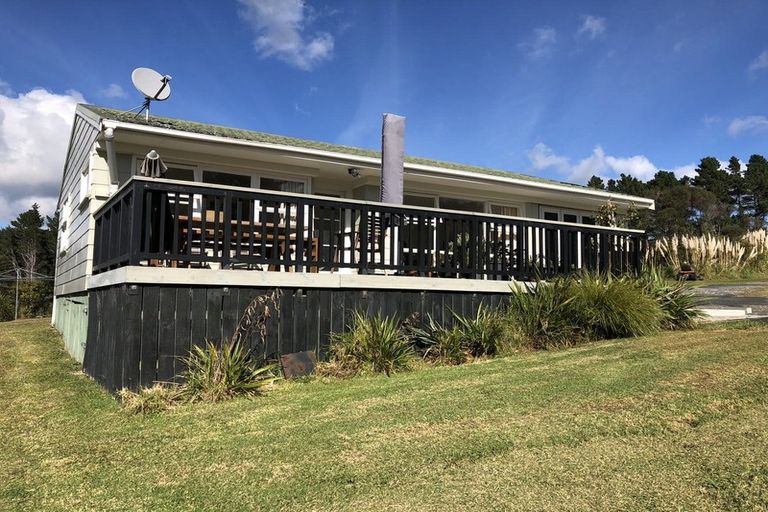 Photo of property in 62 Bethells Road, Waitakere, Henderson, 0782