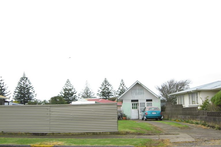 Photo of property in 12 Hume Street, Waitara, 4320