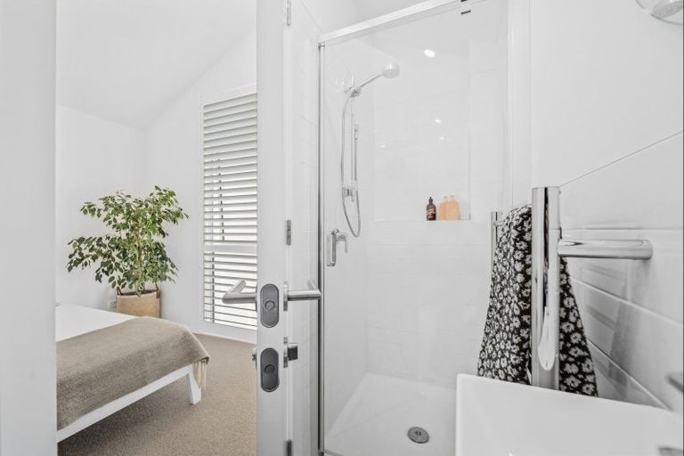 Photo of property in 6 Titoki Close, Matakana, Warkworth, 0985