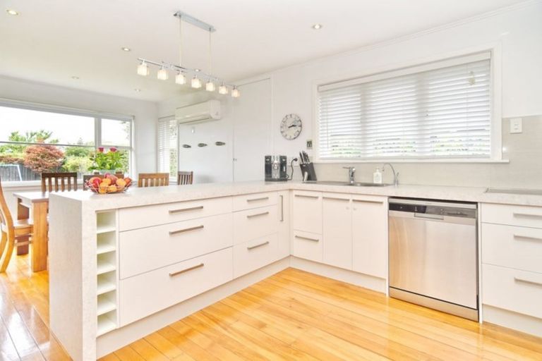 Photo of property in 30 Sevenoaks Drive, Bryndwr, Christchurch, 8053