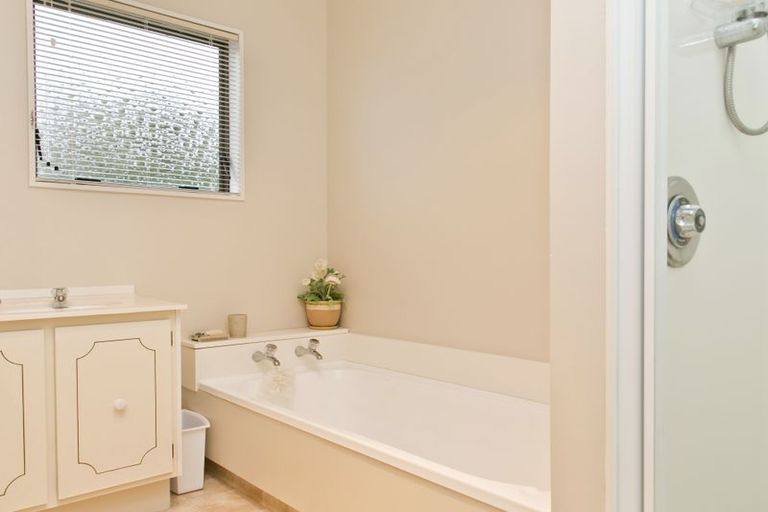 Photo of property in 3a Dorothy Drive, Acacia Bay, Taupo, 3330