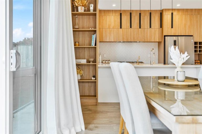 Photo of property in 12 Len Ireland Drive, Kumeu, 0810