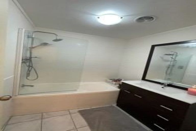 Photo of property in The Haven, 15/120 Beach Haven Road, Beach Haven, Auckland, 0626