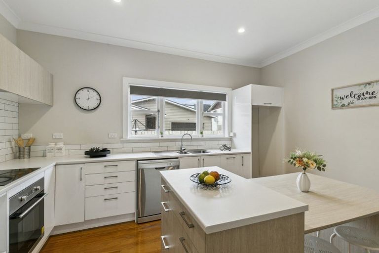 Photo of property in 62 Beauchamp Street, Tawa, Wellington, 5028