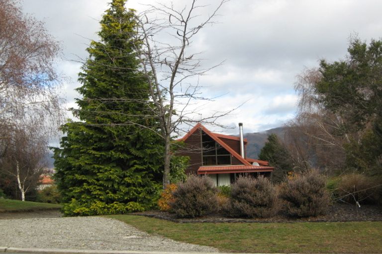 Photo of property in 13 Rimu Lane, Wanaka, 9305