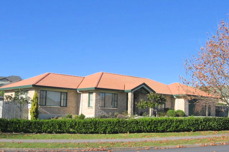 Photo of property in 17 John Brooke Crescent, East Tamaki Heights, Auckland, 2016