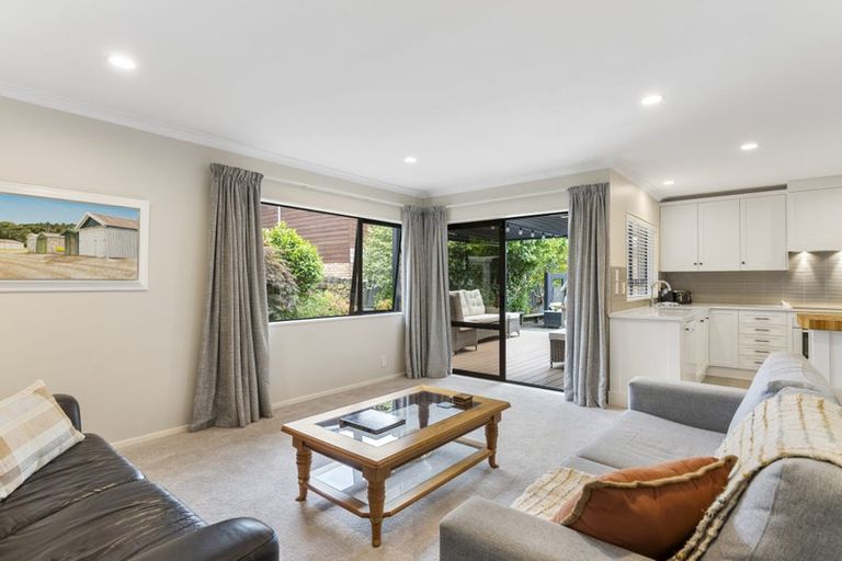Photo of property in 2/9 Perendale Close, Somerville, Auckland, 2014
