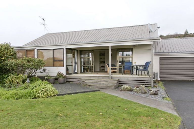 Photo of property in 3a Dorothy Drive, Acacia Bay, Taupo, 3330