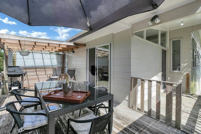 Photo of property in 10 Regency Place, Sunnynook, Auckland, 0632
