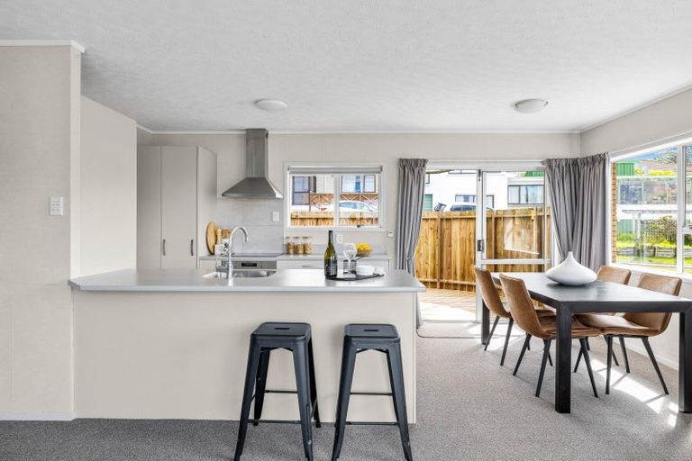 Photo of property in 12a Tower Hill, Stanmore Bay, Whangaparaoa, 0930