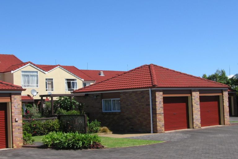 Photo of property in Salisbury Court, 1/139 Connell Street, Blockhouse Bay, Auckland, 0600