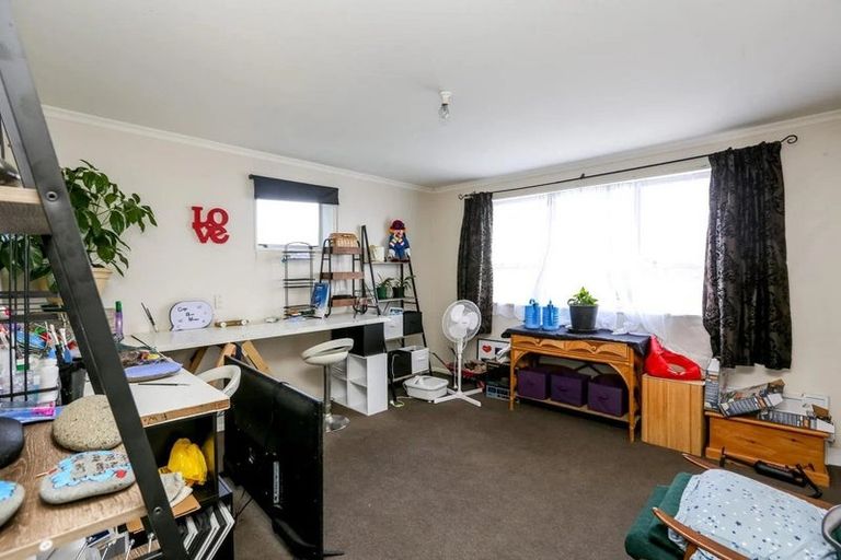 Photo of property in 59a Pioneer Road, Moturoa, New Plymouth, 4310