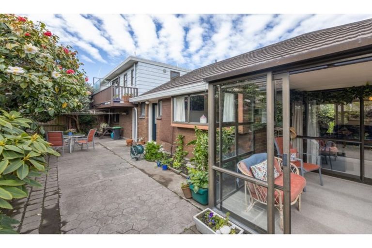 Photo of property in 1/124 Hamilton Avenue, Ilam, Christchurch, 8041