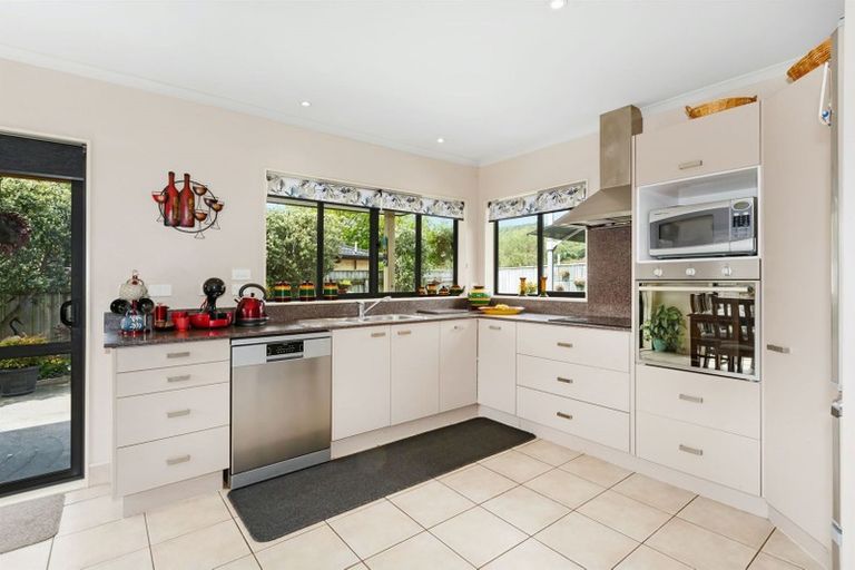 Photo of property in 17 Sams Way, Raumati South, Paraparaumu, 5032