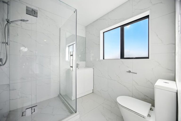 Photo of property in 43a Fitzherbert Avenue, West Harbour, Auckland, 0618