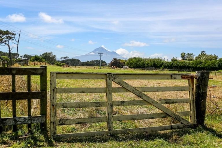 Photo of property in 185 Tasman Street, Opunake, 4616