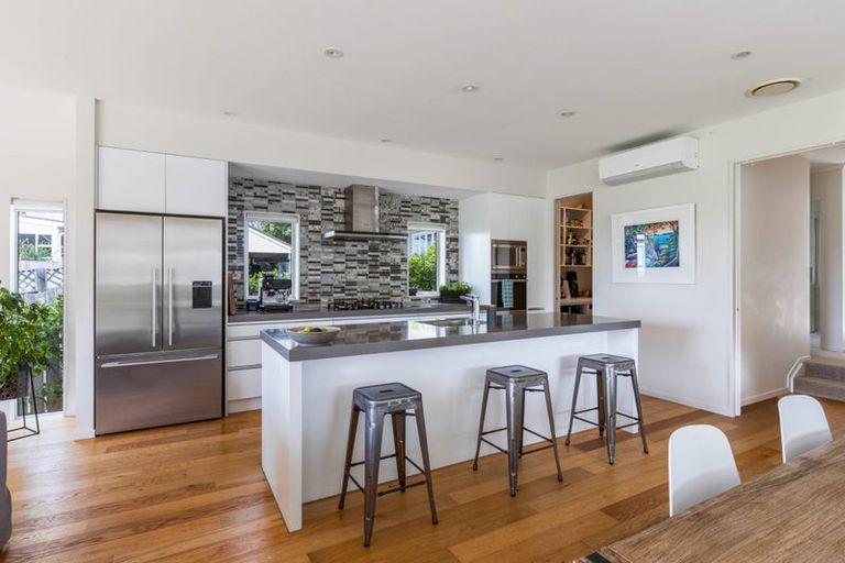 Photo of property in 6 Denby Lane, Northcote Point, Auckland, 0627