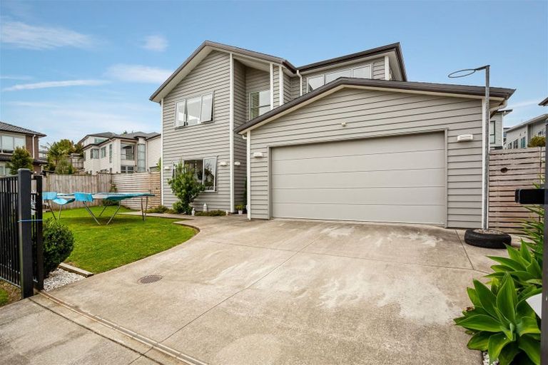 Photo of property in 21 Tawa Place, Orewa, 0931